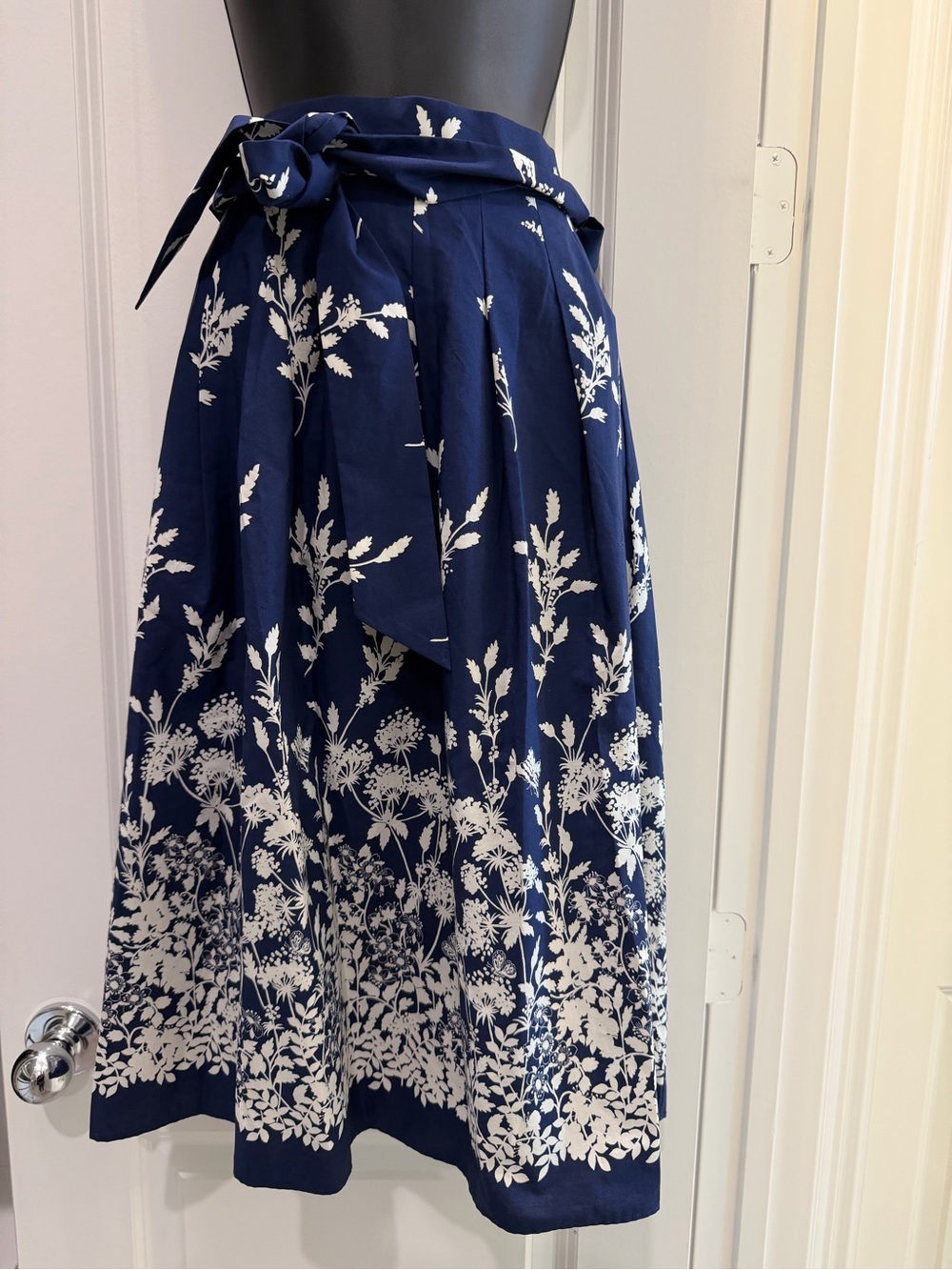 NWT Talbots Petite 8P Navy Floral Cotton Belted Pleated Midi Skirt Cottagecore